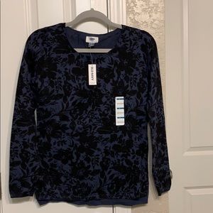 Crew-Neck Sweater with flower print.